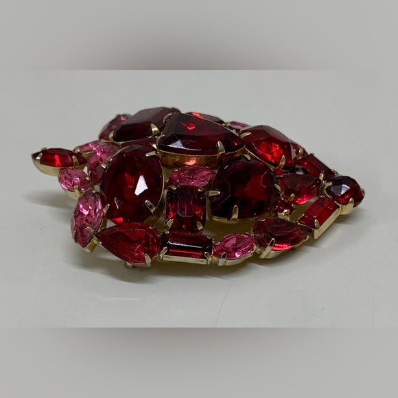 Mid Century Vintage Gold Tone Ruby Red Rhinestone Art Deco Pinback Brooch - Picture 9 of 16